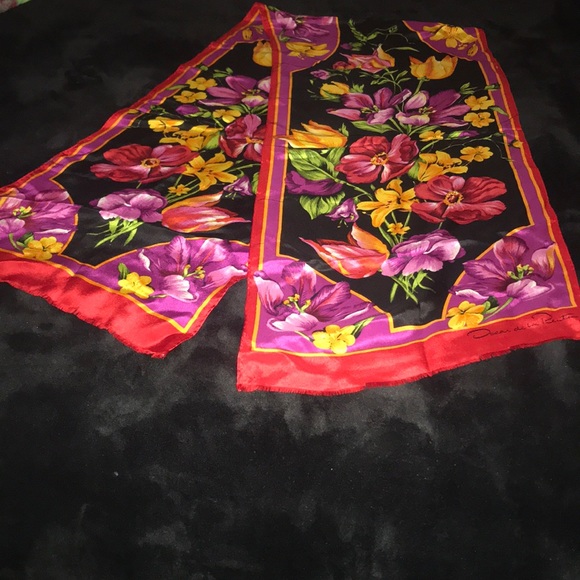 Oscar de la Renta Accessories - Oscar de la Renta Floral vintage rare silk scarf